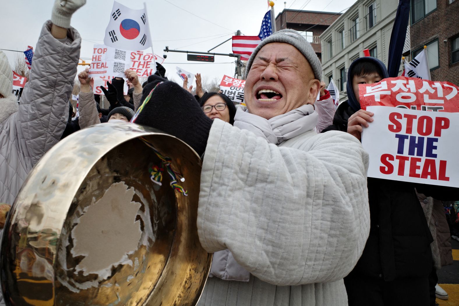 Supporters of impeached South Korean president Yoon Suk Yeol react during a rally near his residence in Seoul on Monday, January 6. Yoon, who was stripped of his presidential powers last month after his short-lived martial law order roiled the country, <a href="index.php?page=&url=https%3A%2F%2Fwww.cnn.com%2F2025%2F01%2F07%2Fasia%2Fsouth-korea-president-yoon-suk-yeol-arrest-warrant-extended-intl%2Findex.html">is wanted for questioning in multiple investigations</a>.