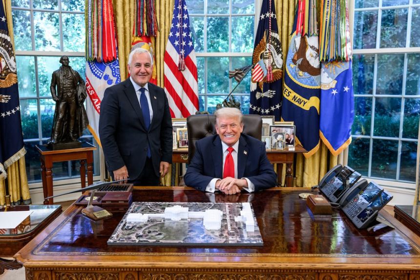 Union Pacific CEO Jim Vena meets with President Trump in the Oval Office in September.