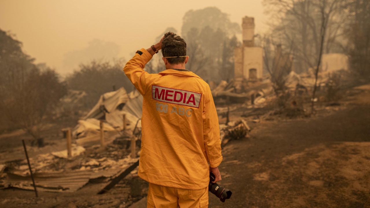 ABC photographer Matt Roberts reacts to seeing his sister's house destroyed by a bushfire in New South Wales, Australia.