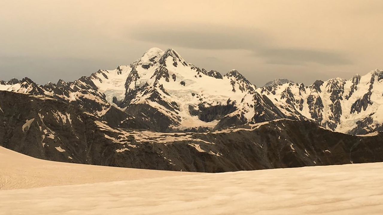 A photo taken on January 1 shows the Fox and Franz Josef glaciers in New Zealand, which have turned brown as a result of Australian bushfire smoke and ash.