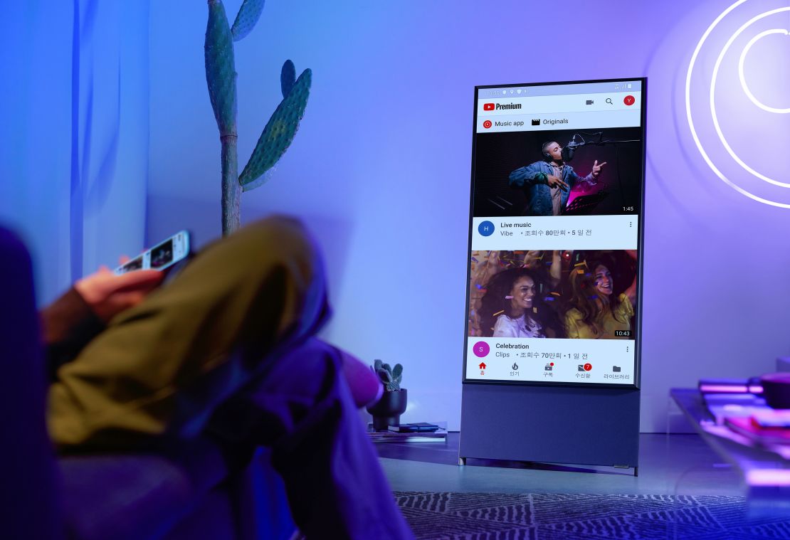 Samsung debuted a new TV that can play vertical videos.