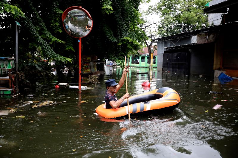 Indonesia Floods: Jakarta Braces For More Rain As Death Toll Reaches 66 ...