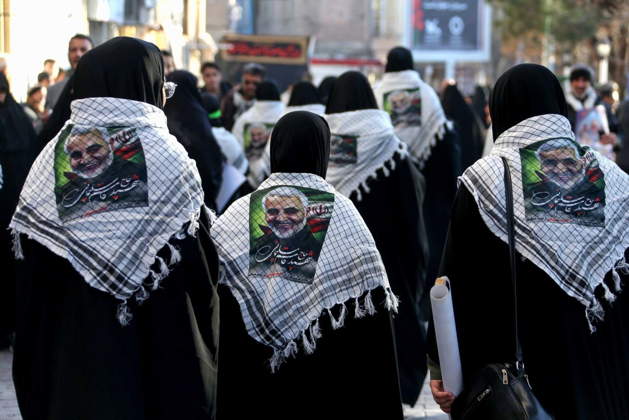 Mourners in Kerman wear scarves depicting Soleimani.