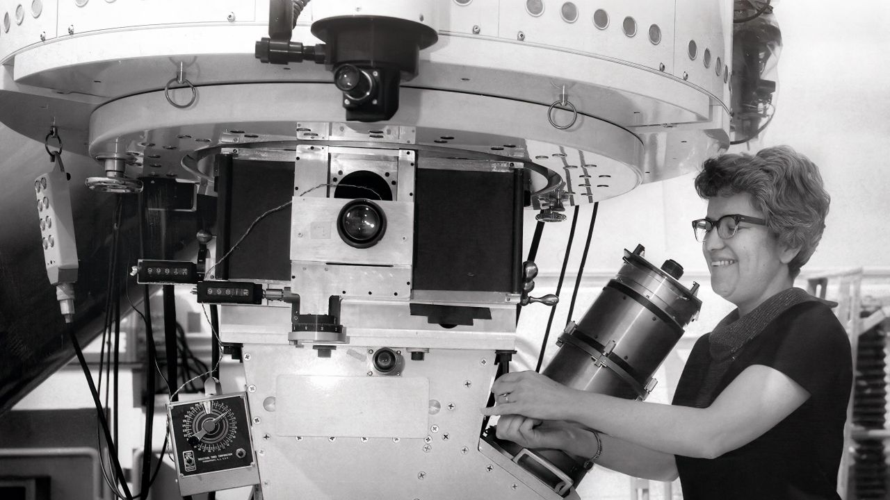 Vera Rubin operated the 2.1-meter telescope at Kitt Peak National Observatory. The Kent Ford's spectrograph is attached to the telescope.