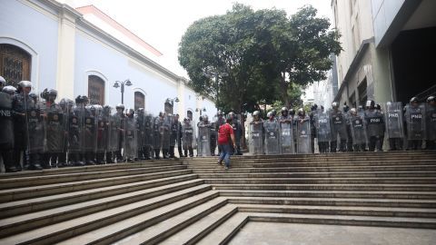 National police officers block to the National Assembly entrance on January 7, 2020 in Caracas, Venezuela.