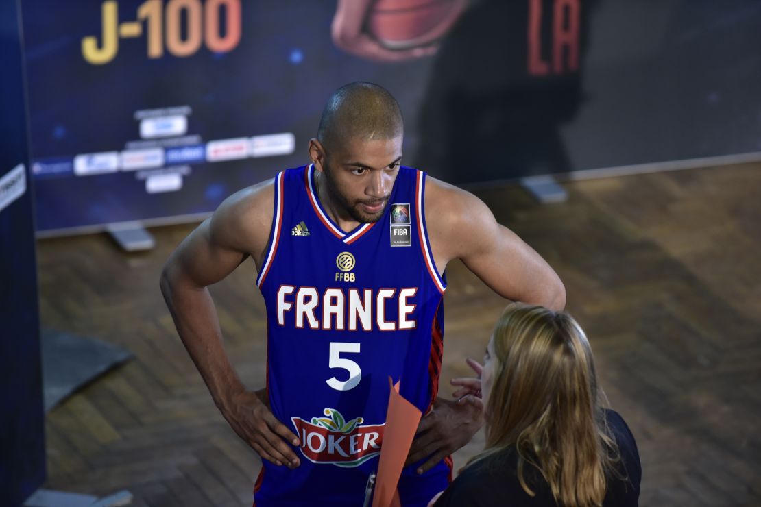 Charlotte Hornets player Nicolas Batum, who is very passionate about preserving the rue de Prévise basketball court, will return to France to play against the Milwaukee Bucks in Paris.