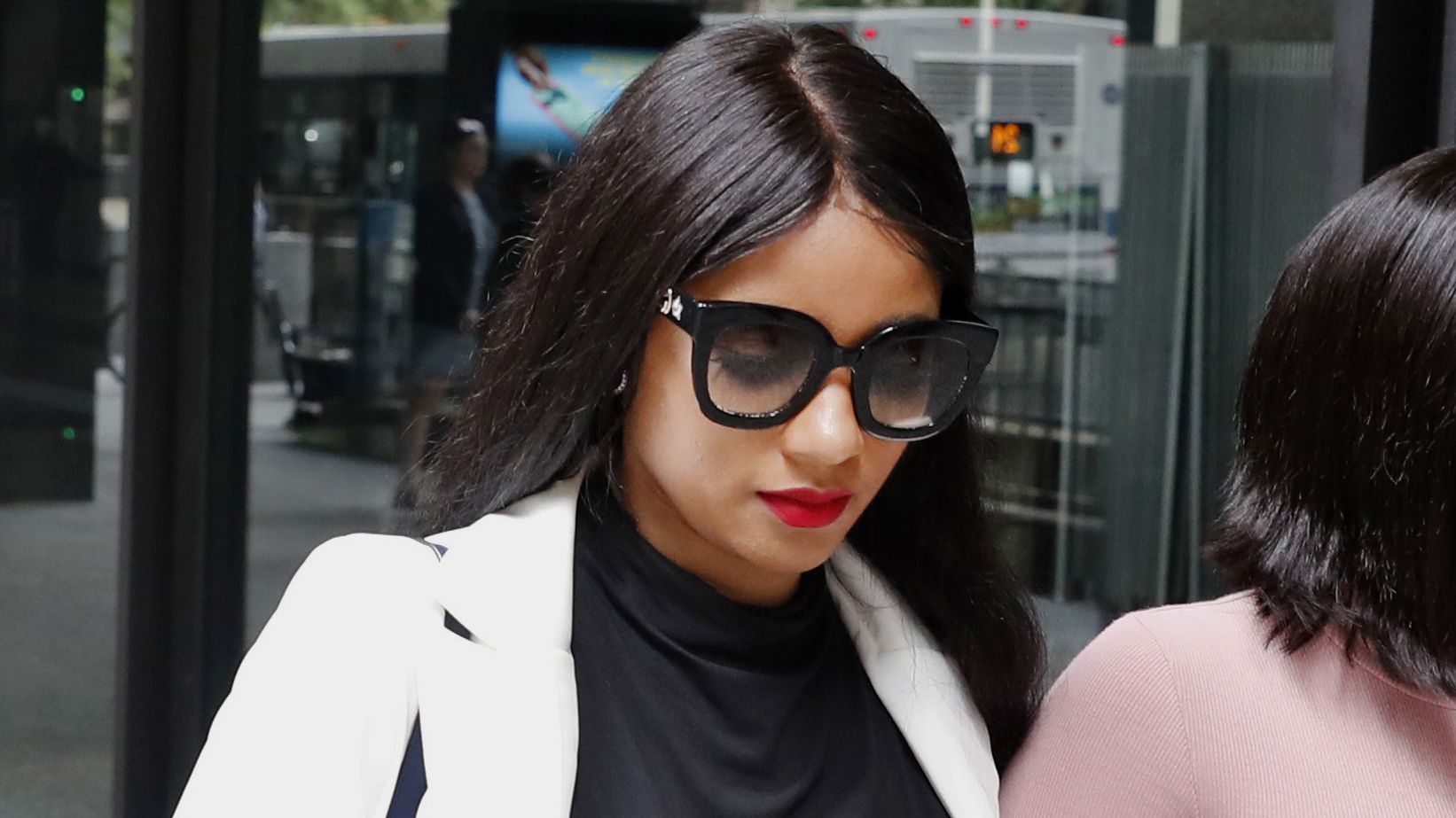 R. Kelly's girlfriend Joycelyn Savage faces domestic battery charge after a  fight in his home | CNN