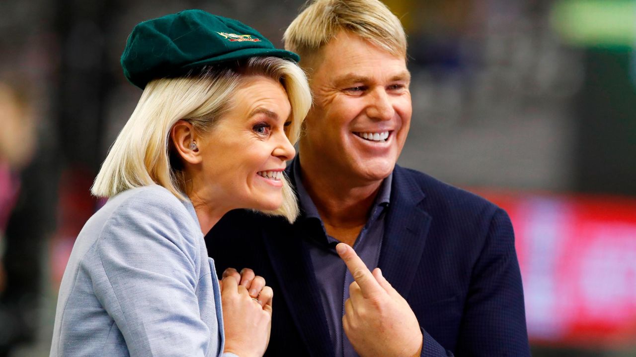 MELBOURNE, AUSTRALIA - JANUARY 10: Fox Sports commentator Sarah Jones and Shane Warne, with his baggy green cap which has been sold for more than $1 million, with all funds going to the bushfire appeal, ahead of the Big Bash League match between the Melbourne Renegades and the Melbourne Stars at Marvel Stadium on January 10, 2020 in Melbourne, Australia. (Photo by Daniel Pockett/Getty Images)
