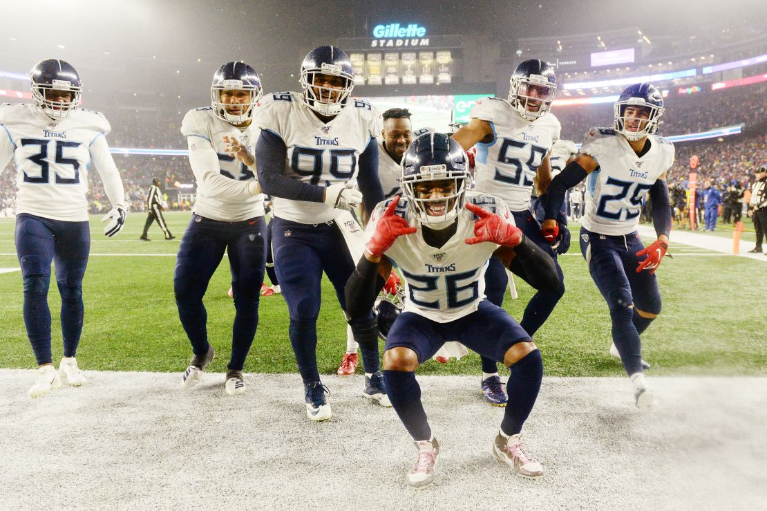 Wesley Woodyard (#59) celebrates with his Titans teammates after defeating the Patriots in the NFL playoffs. 