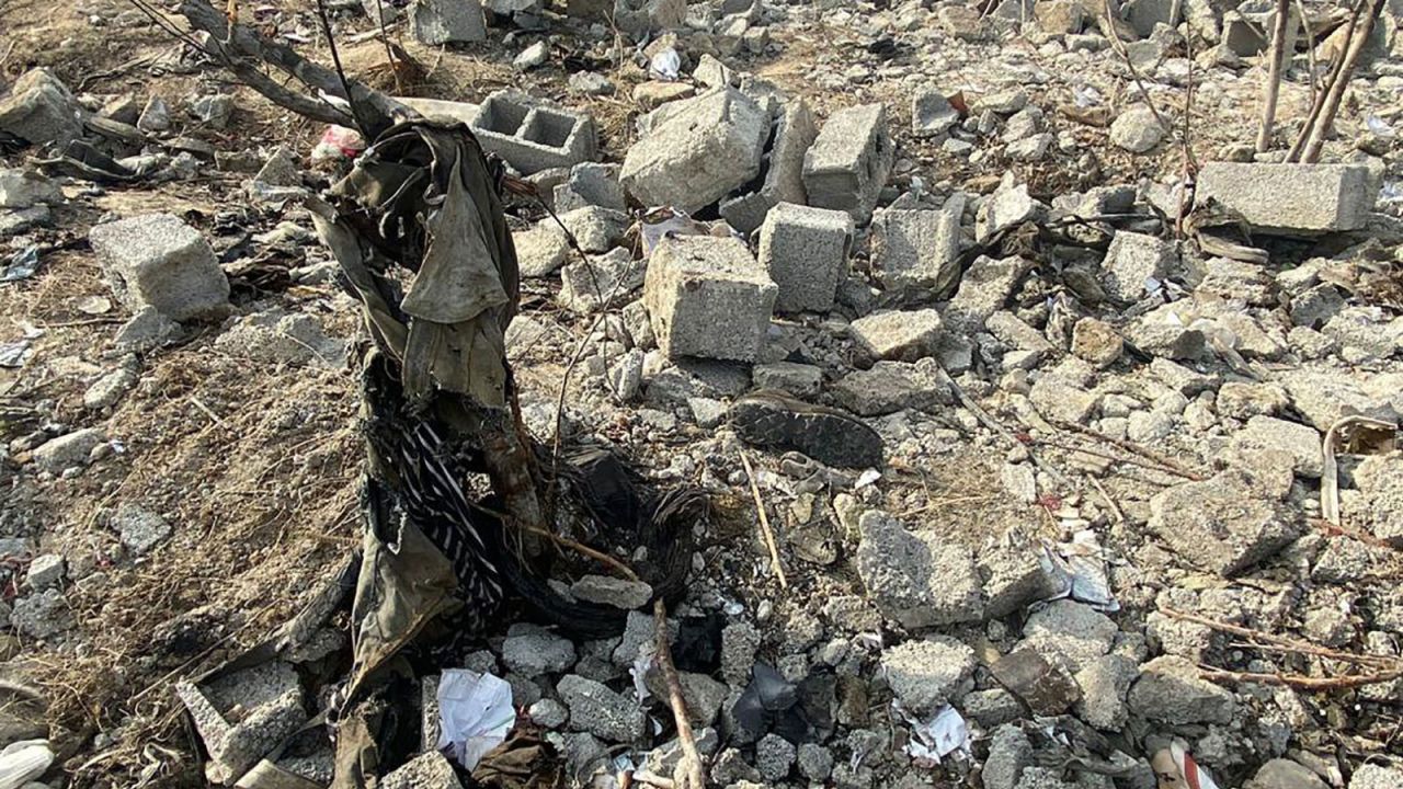 04 iran plane crash site
