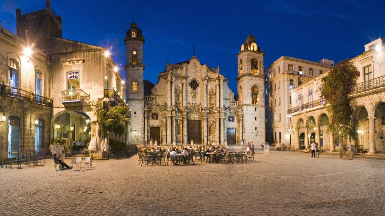 <strong>La Habana Vieja.</strong> Tour groups get to walk the streets of Old Havana, spotting the Cathedral of Havana and the plaza that bears its name. 