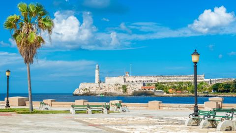 <strong>An island view.</strong> This Havana park has an incredible view of the castle and lighthouse of El Morro.