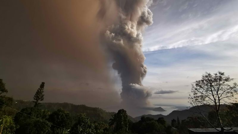 Philippines Warns Of 'explosive Eruption' After Taal Volcano Spews Ash ...