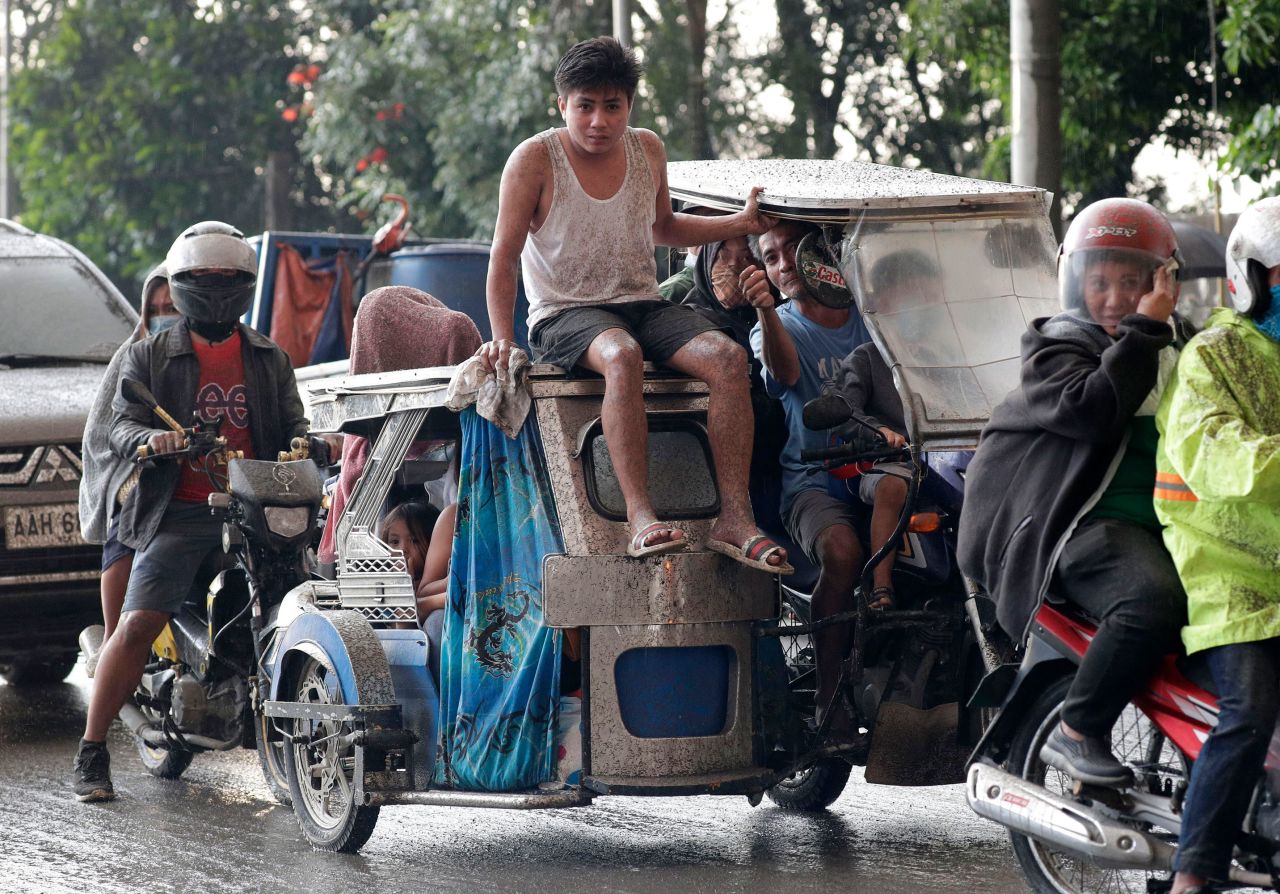 Residents evacuate Tagaytay on January 12.