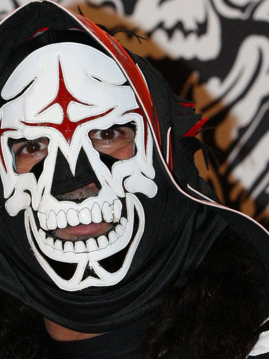 crash Taxpayer degree La Parka, Mexican wrestler, has died after suffering severe in-ring  injuries | CNN