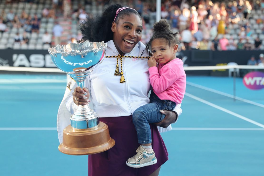 Serena Williams celebrates with her daughter Alexis (Photo: AFP via Getty Images)