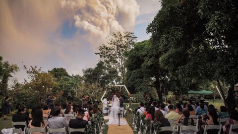 A couple got married while the Taal Volcano erupted in the background. 