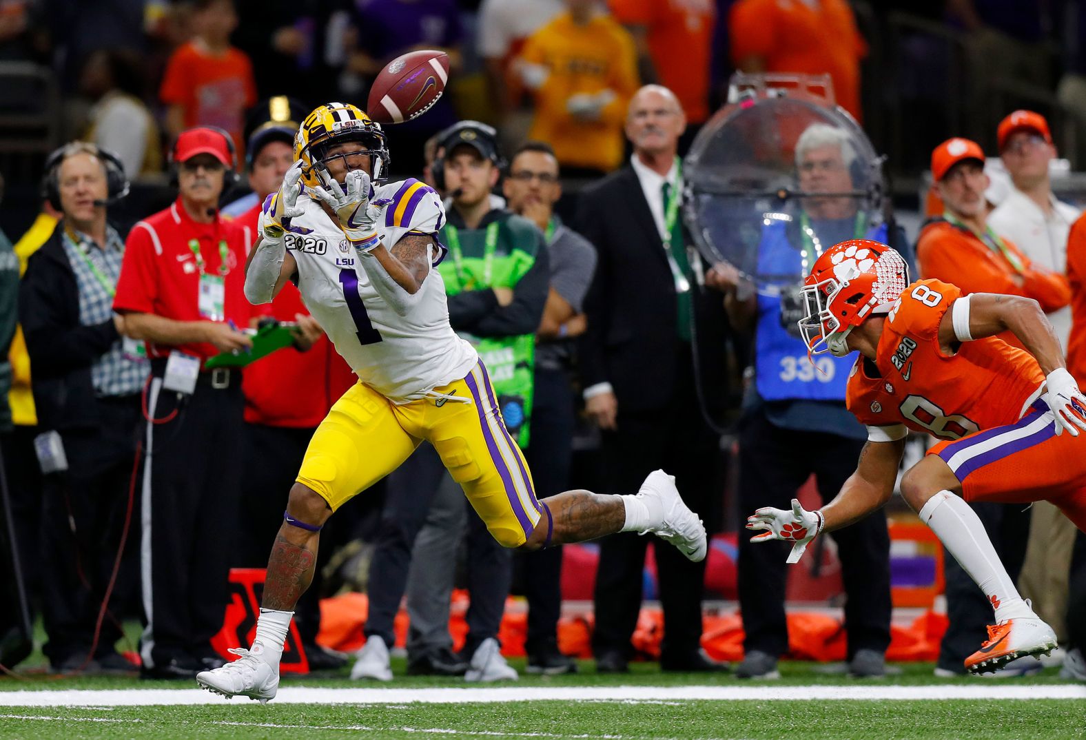Chase catches the ball for a 52-yard touchdown in the first quarter.