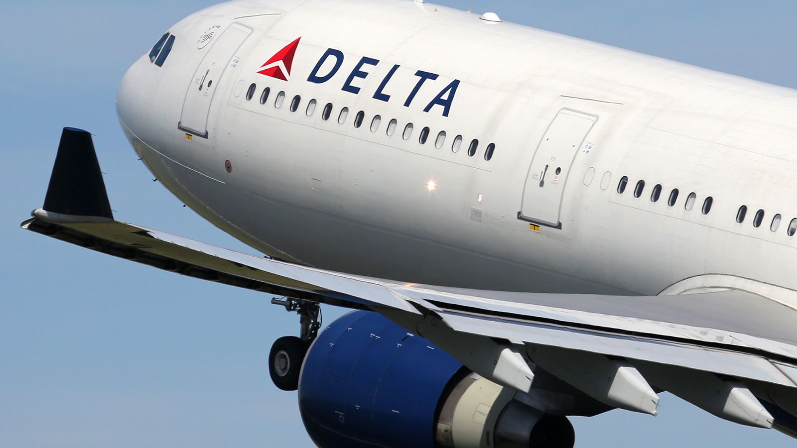 Delta credit card offers: Up to 110,000 bonus miles