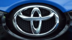This photo shows a logo of Japan's auto giant Toyota Motor in Tokyo on May 8, 2015. Toyota said May 8 its annual profit accelerated 19 percent to a record 18.1 billion dollars as the world's biggest automaker capitalised on a weak yen and strong demand in North America, despite being sideswiped by a series of recalls.     AFP PHOTO / Toru YAMANAKA        (Photo credit should read TORU YAMANAKA/AFP via Getty Images)