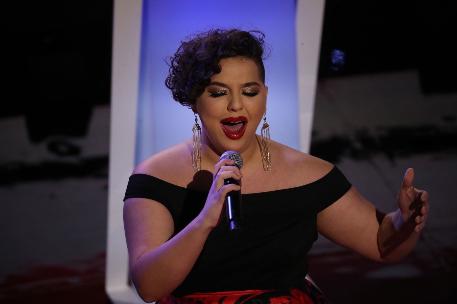 Drake University student Sarah Rosales sings the National Anthem before the debate.