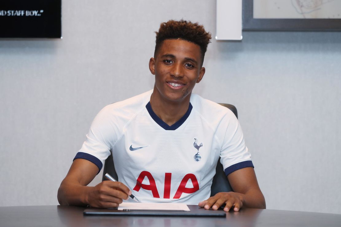 Gedson Fernandes signs his new deal (Picture: Getty Images)