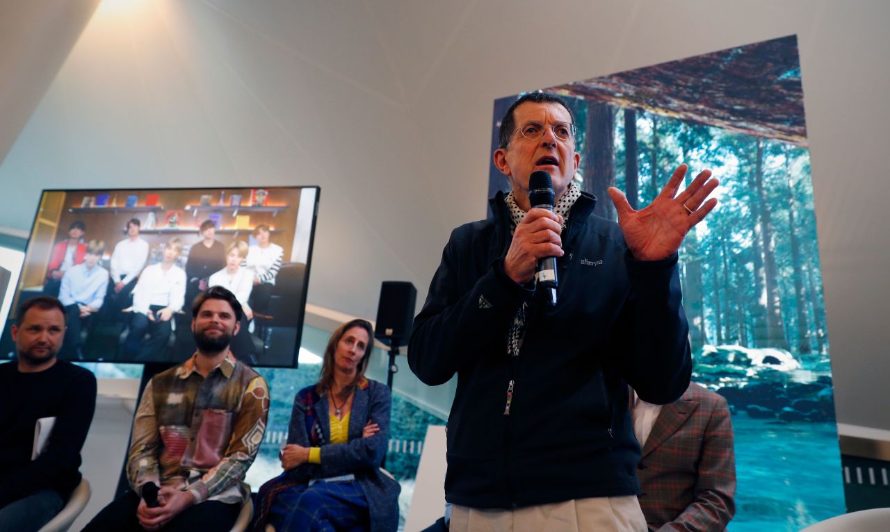 British artist Antony Gormley speaks as a monitor live-streams South Korean boyband BTS during the launch of the global public art project "Connect, BTS,"  at Serpentine Gallery in London on January 14, 2020. 