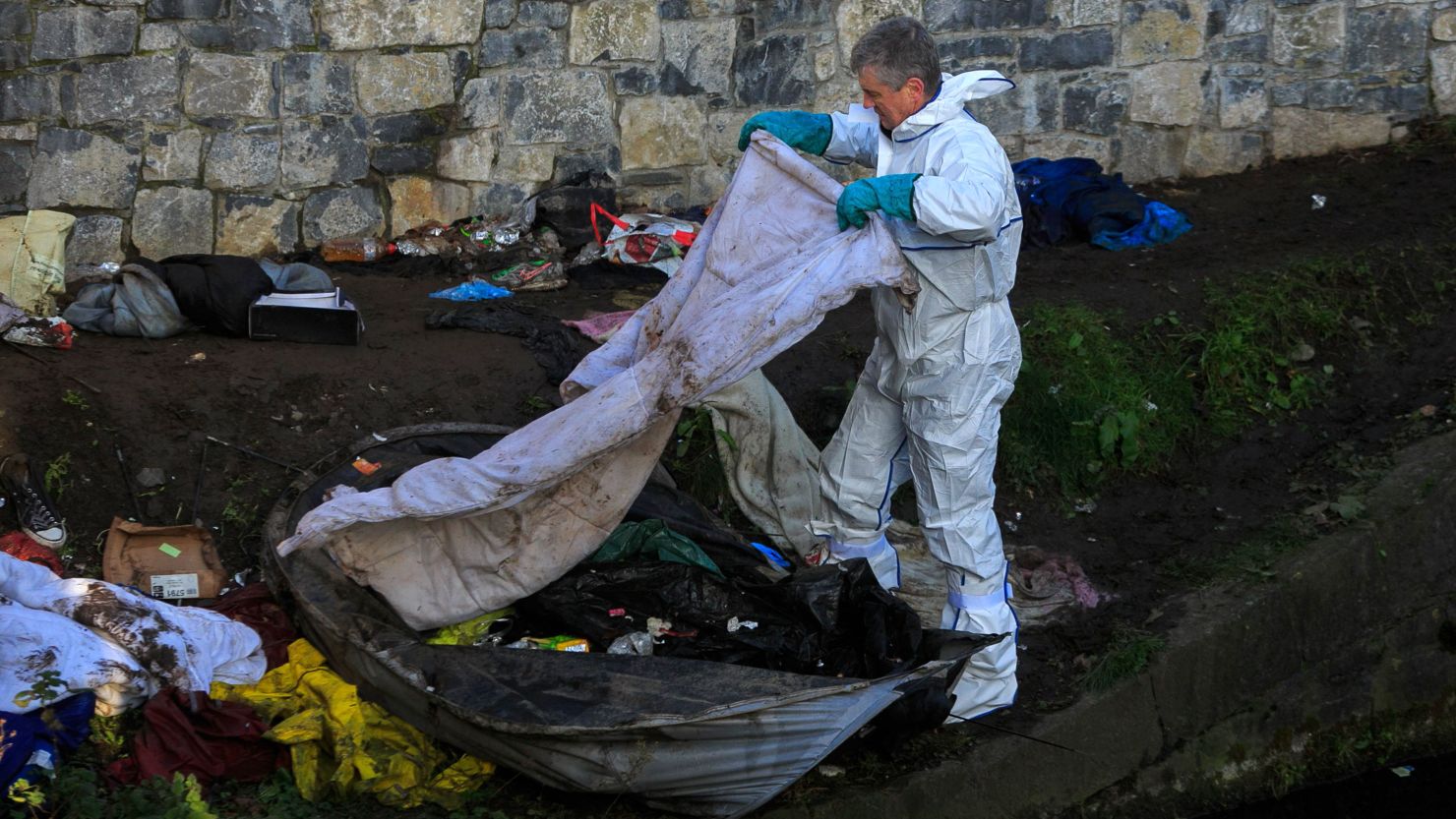 Municipal workers have been removing homeless people's tents along the Grand Canal in Dublin's city center.