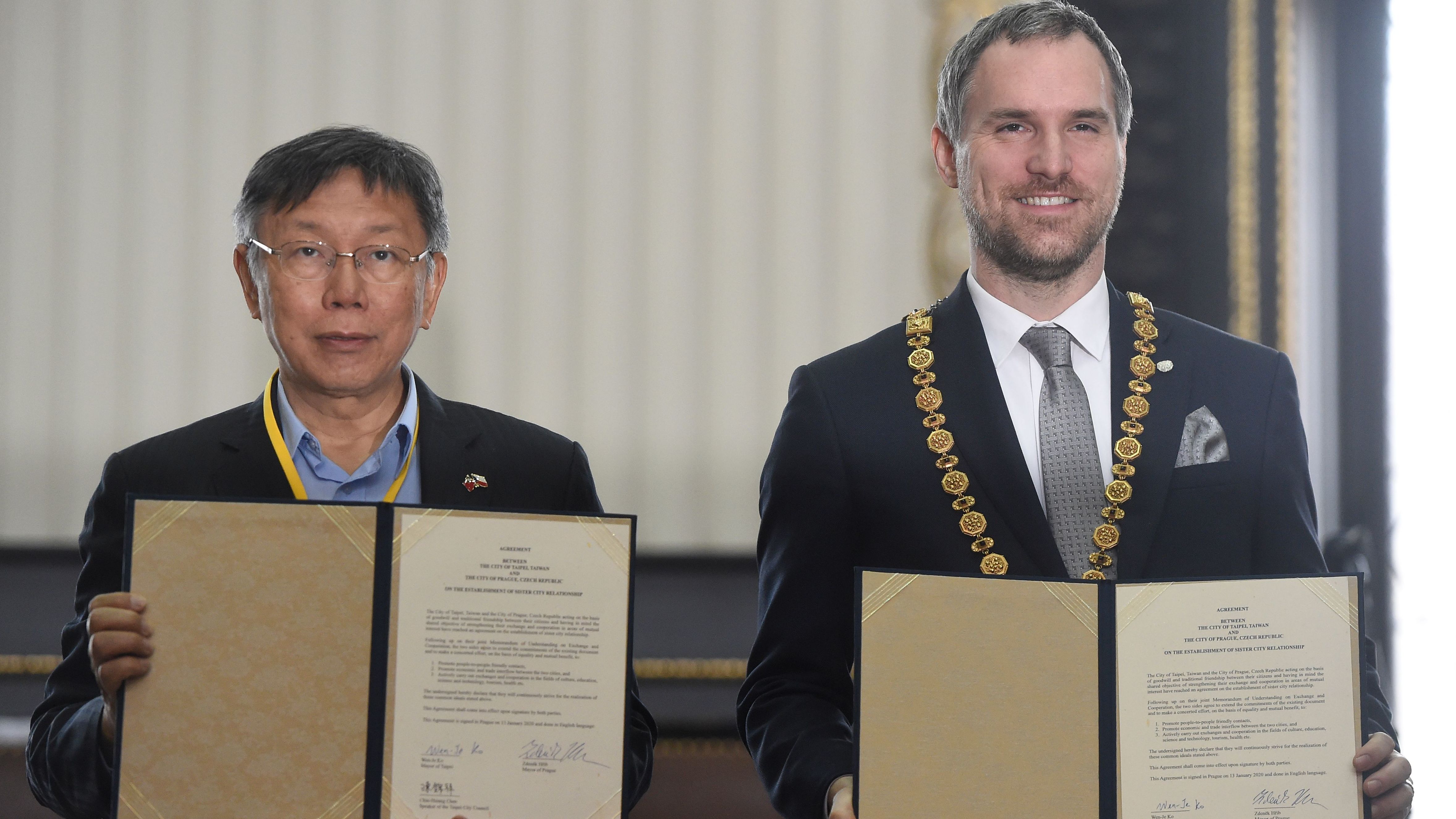 Prague Mayor Zdenek Hrib and Taipei Mayor Ko Wen-je after signing the sister city agreement in Prague on January 13, 2020.