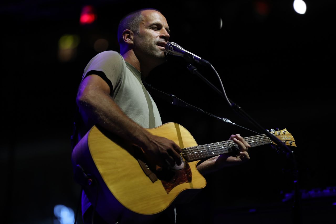 Since 2005, singer and environmental activist Jack Johnson has partnered with Reverb on greening strategies to make his tours more environmentally sustainable and encourage his supporters to take positive action for the environment. 