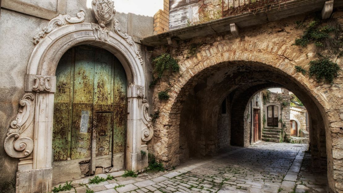 The homes lie amid a cobblestone maze of ancient streets.