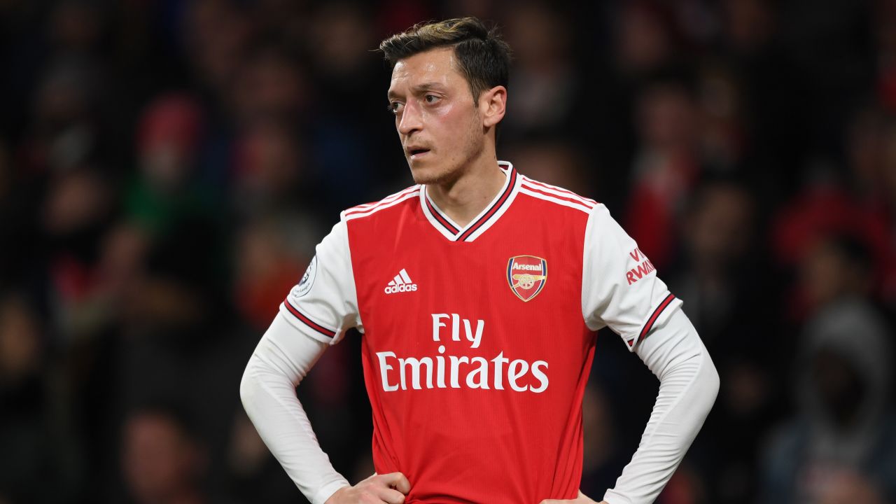 Mesut Özil's criticism of the Chinese government's treatment of Uyghur Muslims hasn't affected his popularity among Chinese football fans.