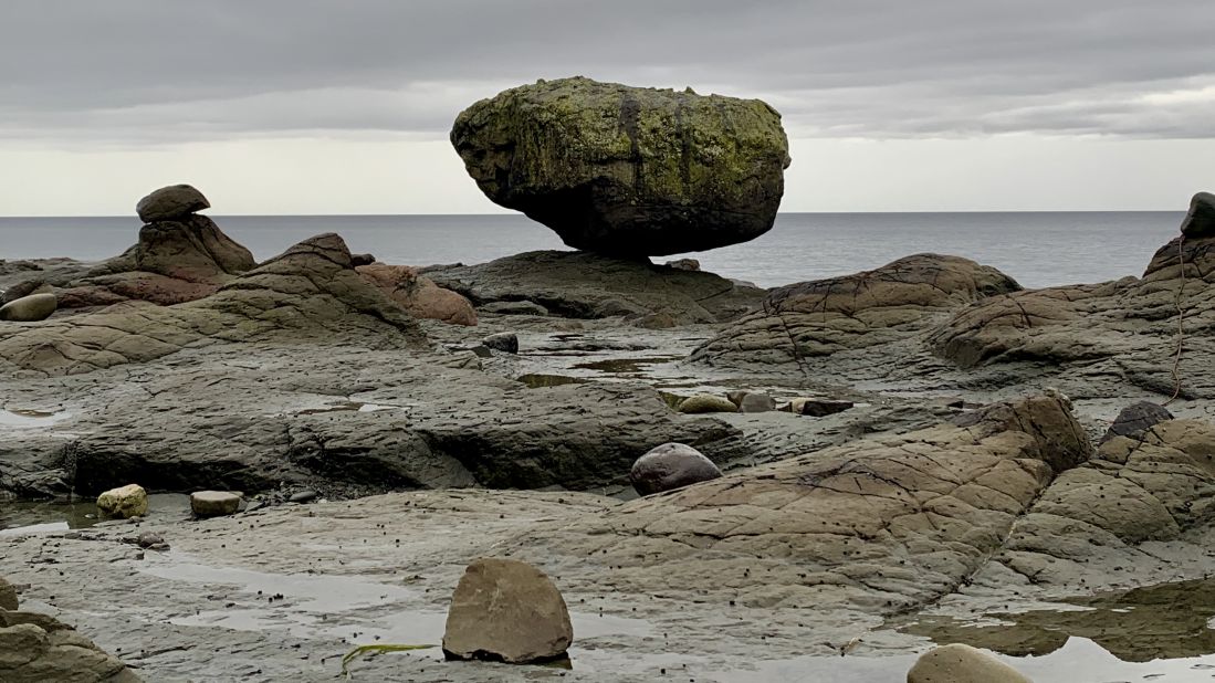 <strong>Balance Rock:</strong> The gigantic boulder impossibly poised on a narrow footing left behind by a glacial retreat is a must-see natural attraction.