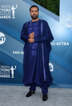 O. T. Fagbenle swapped a tux for traditional West African clothing at the 26th SAG Awards.