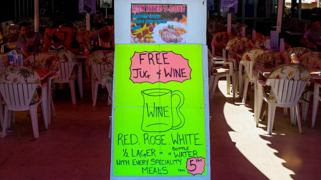 Under new regulations, some tourist destinations in the Balearics will no longer be able to offer drinks deals like this.