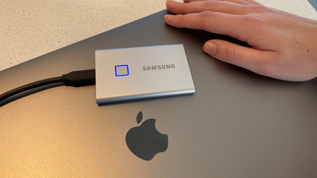 Samsung T7 SSD unboxing, installation and speed test on the Apple