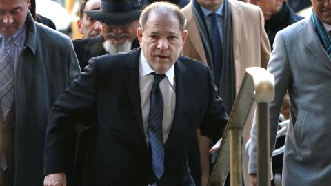 Harvey Weinstein is helped as he arrives at the Manhattan Criminal Court, on January 22, 2020, for opening arguments in his trial in New York.