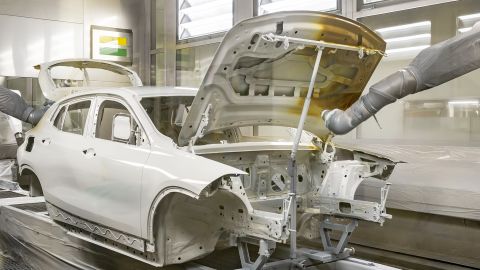 Around 9,000 people and more than 3,000 machines, robots and autonomous transport systems work in BMW's Regensburg plant. 
