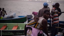 Tarkwa Bay residents pack their belongings on boats on January 21, 2020 after military personnel from the Nigerian Navy moved through the community and told them to leave.