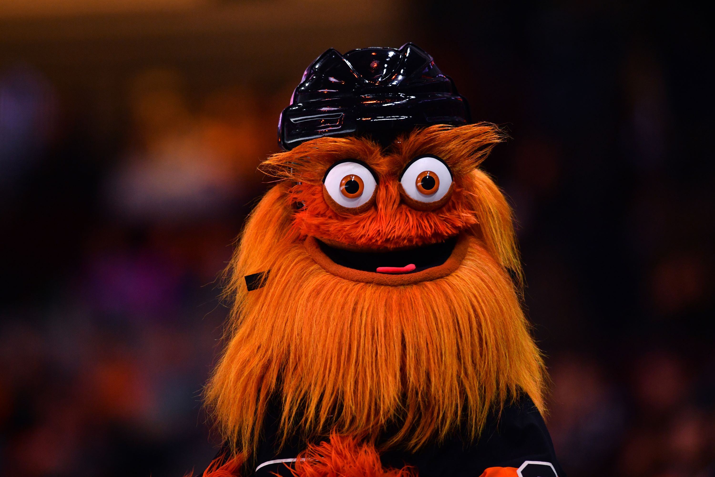 Flyers' mascot Gritty under investigation for claim he punched 13