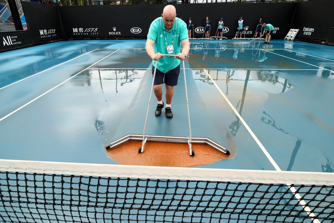 Weather has caused disruption at the 2020 Australian Open. 