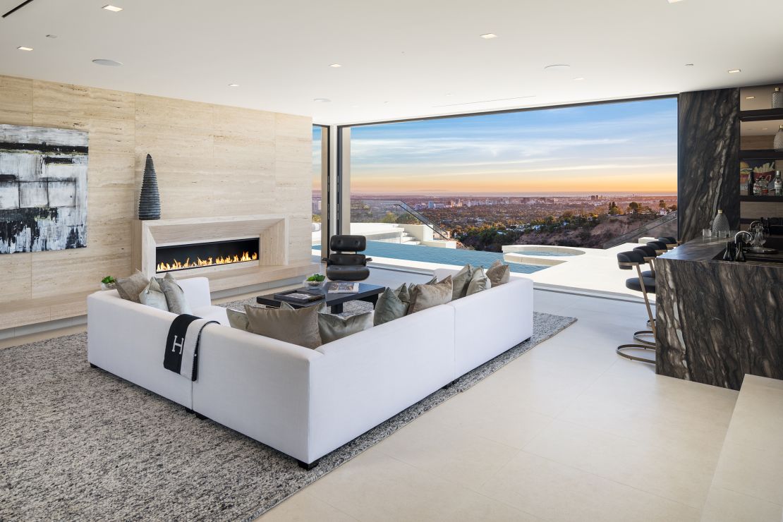 This new home built in Beverly Hills highlights wellness with an air, water and light monitoring system.