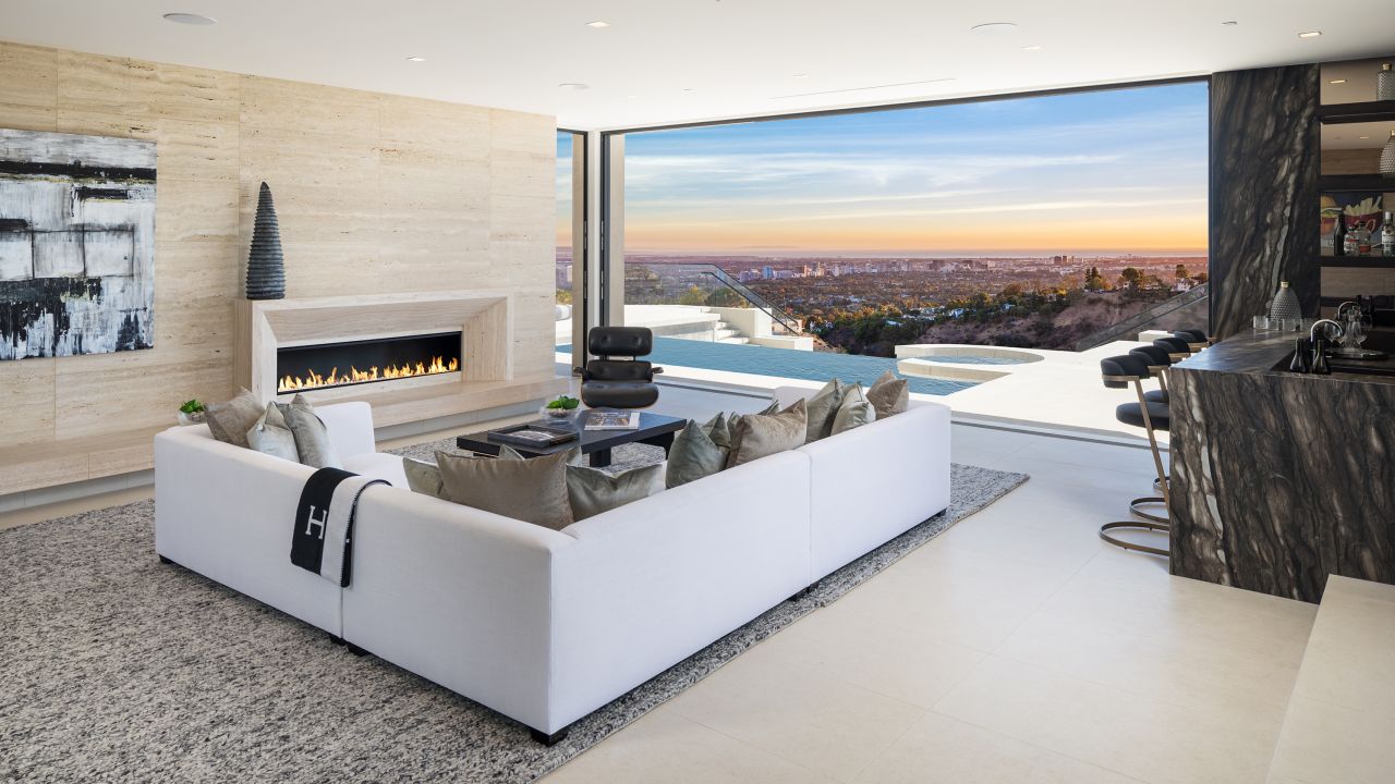 This new home built in Beverly Hills highlights wellness with an air, water and light monitoring system.