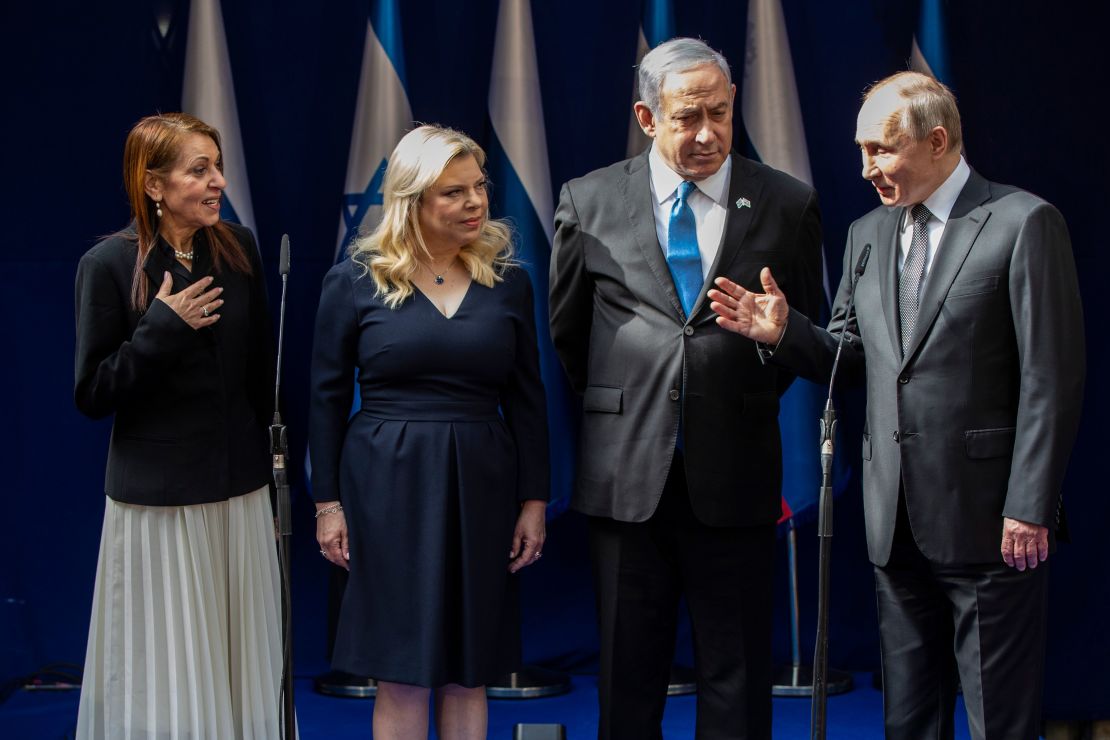 Israeli PM Benjamin Netanyahu, his wife Sarah and the mother of Naama Issachar met with Russian President Vladimir Putin in Jerusalem on Thursday.