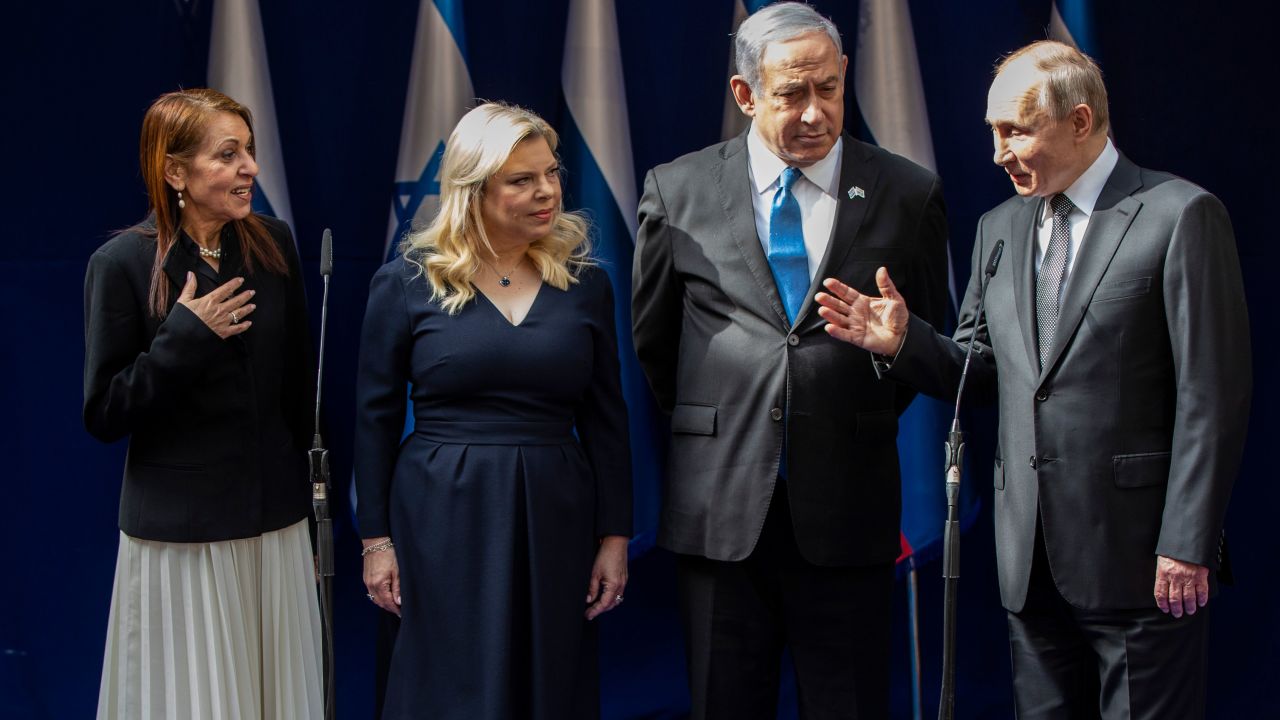 Israeli PM Benjamin Netanyahu, his wife Sarah and the mother of Naama Issachar met with Russian President Vladimir Putin in Jerusalem on Thursday.