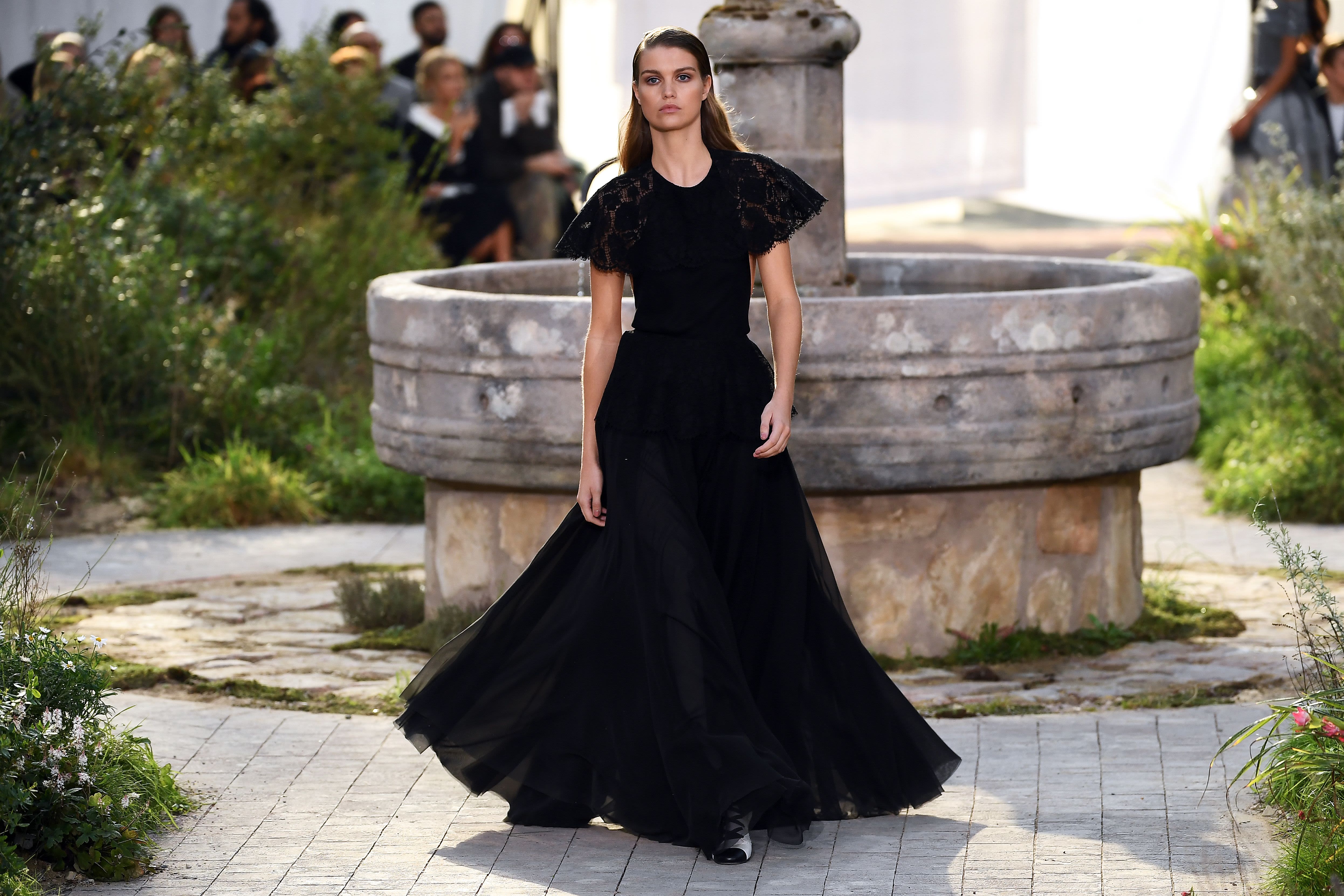 Chanel black evening gown  Fashion, Couture fashion, Beautiful dresses