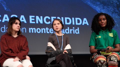 Young climate activists Shari Crespi (L), Greta Thunberg (C) and Vanessa Nakate (R), at a press conference in Madrid, on December 6, 2019.