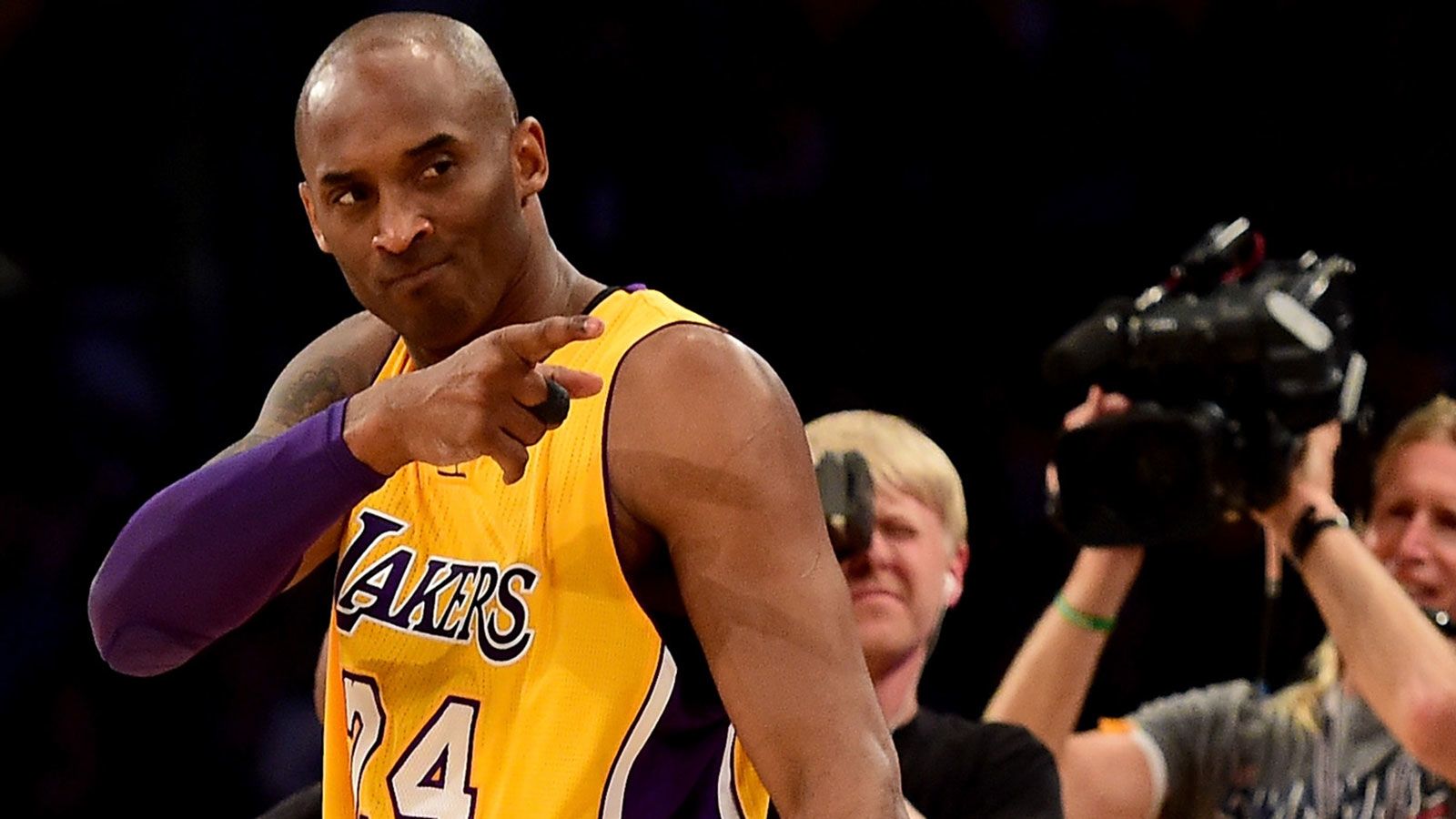 8 Memorable Moments in the Career of Kobe Bryant - HowTheyPlay