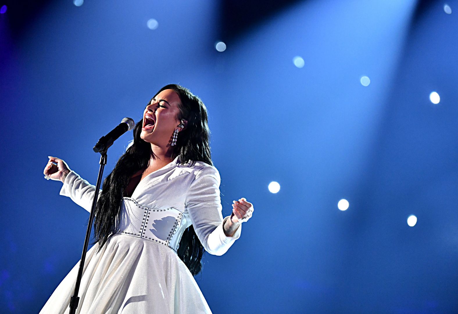 Demi Lovato performs in her first major performance since her overdose.