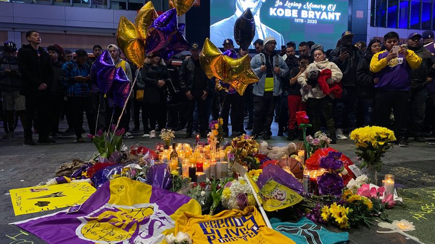 People gather to pay tribute to former NBA and Los Angeles Lakers player Kobe Bryant on January 26, 2020 following his death in a helicopter crash near Los Angeles. - Nine people were killed in the helicopter crash which claimed the life of NBA star Kobe Bryant and his 13 year old daughter, Los Angeles officials confirmed on Sunday. Los Angeles County Sheriff Alex Villanueva said eight passengers and the pilot of the aircraft died in the accident. The helicopter crashed in foggy weather in the Los Angeles suburb of Calabasas. Authorities said firefighters received a call shortly at 9:47 am about the crash, which caused a brush fire on a hillside. (Photo by Chris Delmas / AFP) (Photo by CHRIS DELMAS/AFP via Getty Images)